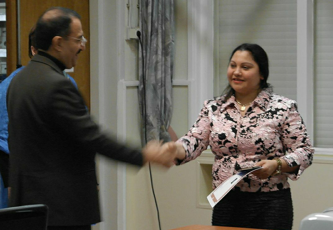 Stichting Hambastagi feliciteerd één van haar cursisten met het behalen van haar certificaat.